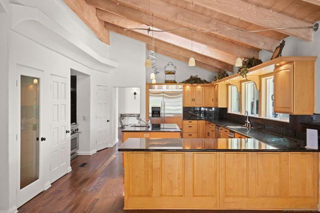 9450 La Jolla Farms Road, La Jolla, CA 92037
