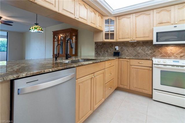 2069 W Lakeview BLVD E1, North Fort Myers, FL 33903