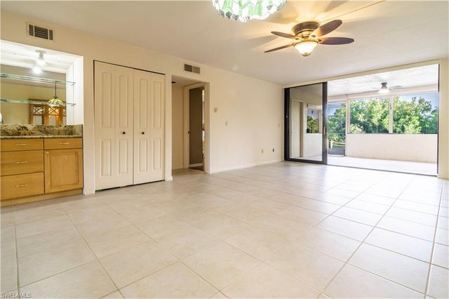 2069 W Lakeview BLVD E1, North Fort Myers, FL 33903