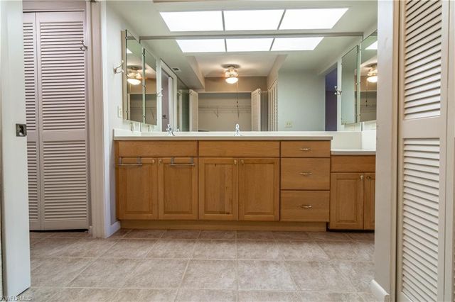 2069 W Lakeview BLVD E1, North Fort Myers, FL 33903