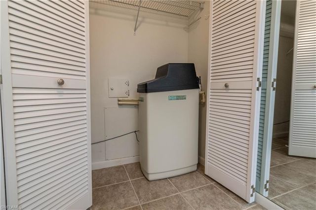 2069 W Lakeview BLVD E1, North Fort Myers, FL 33903