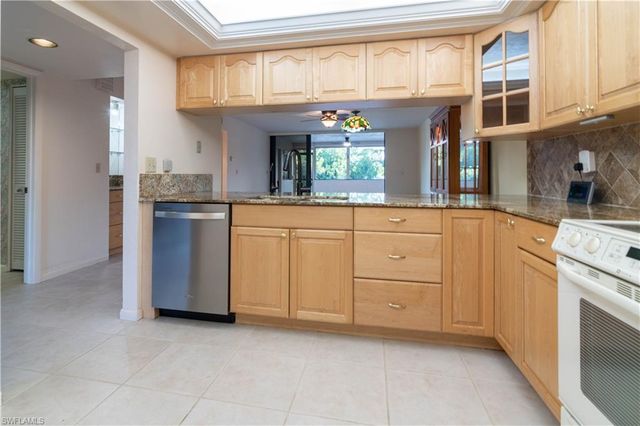 2069 W Lakeview BLVD E1, North Fort Myers, FL 33903