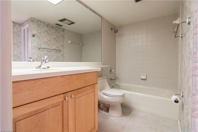 2069 W Lakeview BLVD E1, North Fort Myers, FL 33903