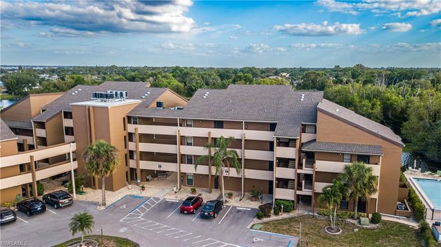 2069 W Lakeview BLVD E1, North Fort Myers, FL 33903