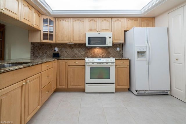 2069 W Lakeview BLVD E1, North Fort Myers, FL 33903