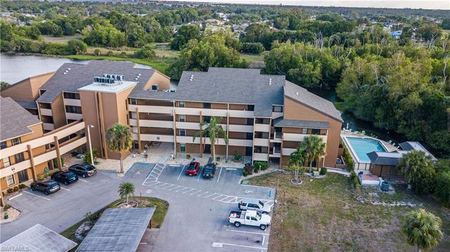 2069 W Lakeview BLVD E1, North Fort Myers, FL 33903