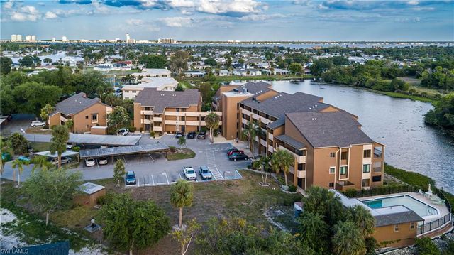 2069 W Lakeview BLVD E1, North Fort Myers, FL 33903