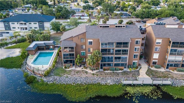 2069 W Lakeview BLVD E1, North Fort Myers, FL 33903