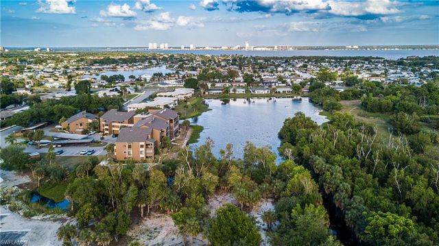 2069 W Lakeview BLVD E1, North Fort Myers, FL 33903