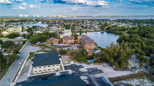 2069 W Lakeview BLVD E1, North Fort Myers, FL 33903