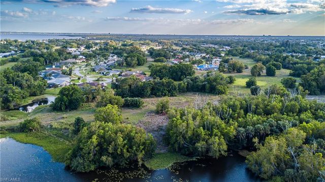 2069 W Lakeview BLVD E1, North Fort Myers, FL 33903