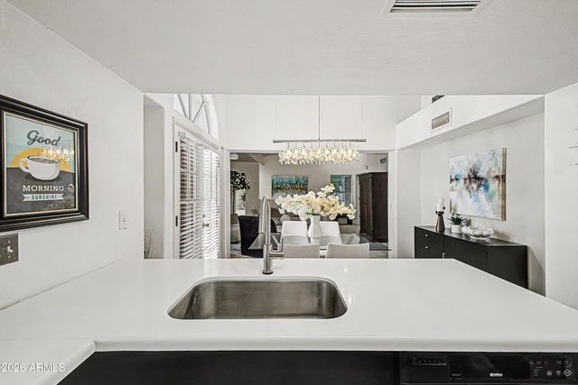 1333 E MORTEN Avenue 206, Phoenix, AZ 85020