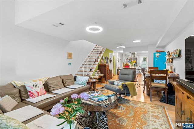 2330 5th Street 8, Fort Lee, NJ 07024