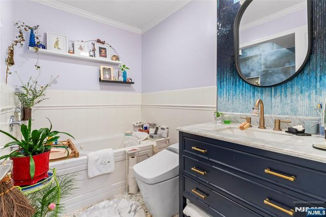 2330 5th Street 8, Fort Lee, NJ 07024