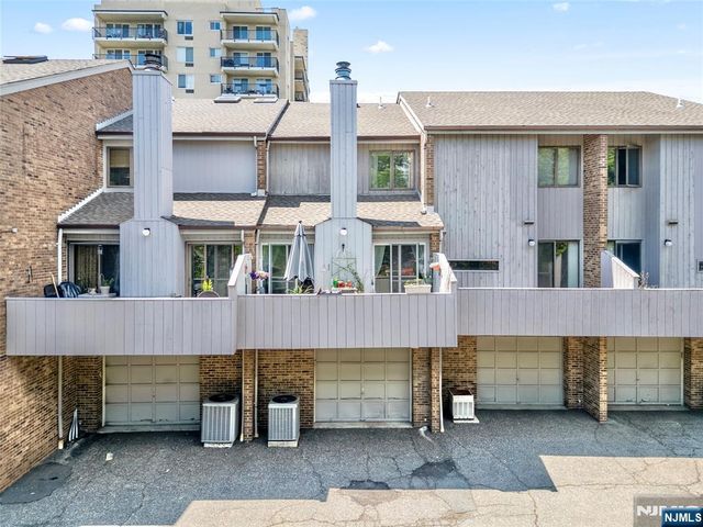2330 5th Street 8, Fort Lee, NJ 07024