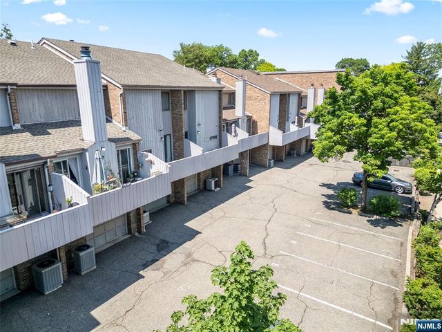 2330 5th Street 8, Fort Lee, NJ 07024