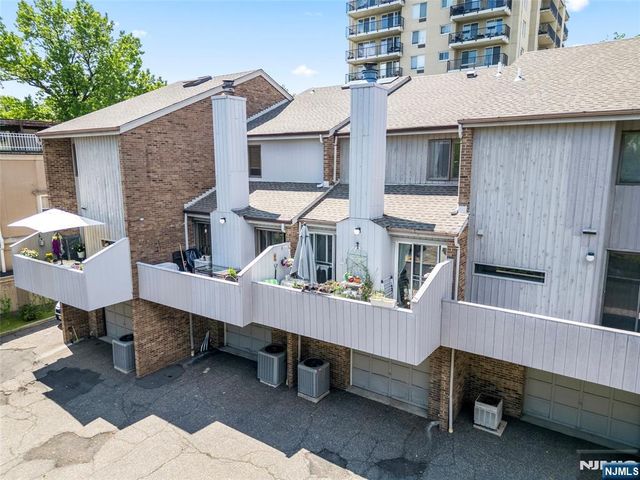 2330 5th Street 8, Fort Lee, NJ 07024