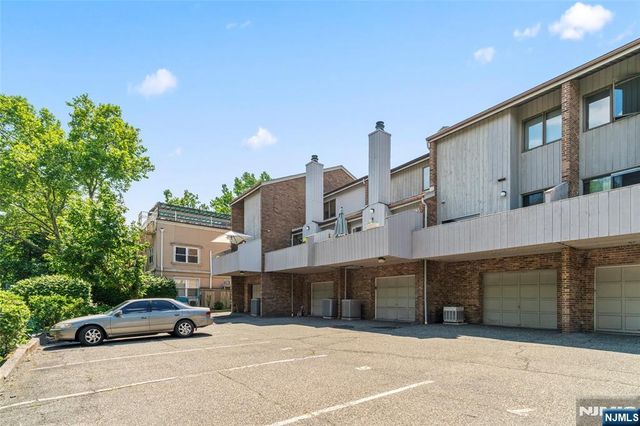 2330 5th Street 8, Fort Lee, NJ 07024