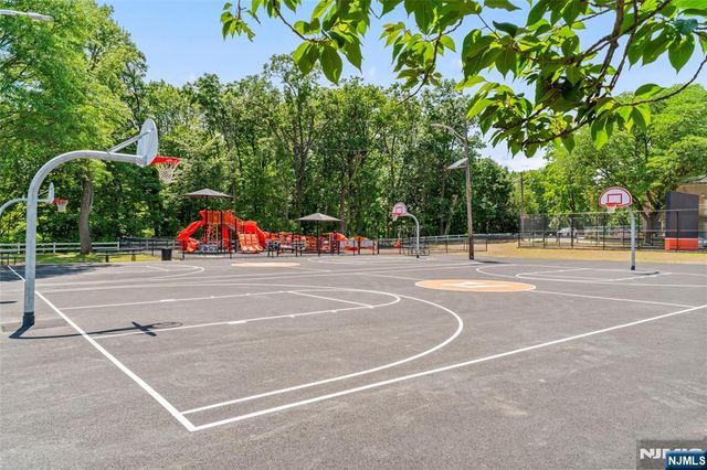 2330 5th Street 8, Fort Lee, NJ 07024