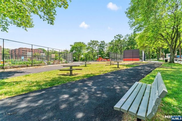 2330 5th Street 8, Fort Lee, NJ 07024