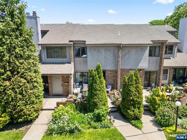 2330 5th Street 8, Fort Lee, NJ 07024