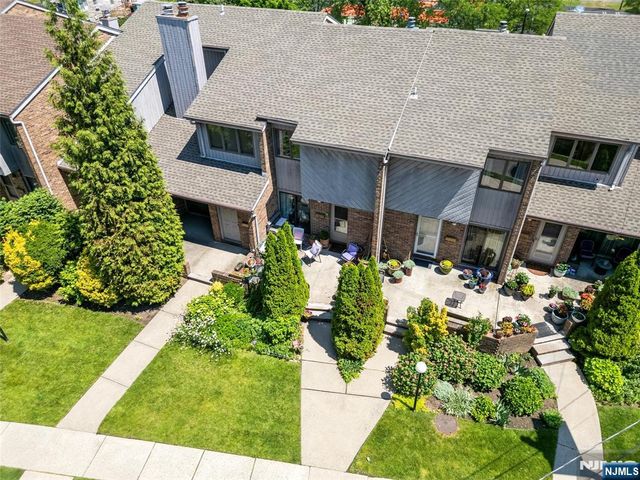 2330 5th Street 8, Fort Lee, NJ 07024