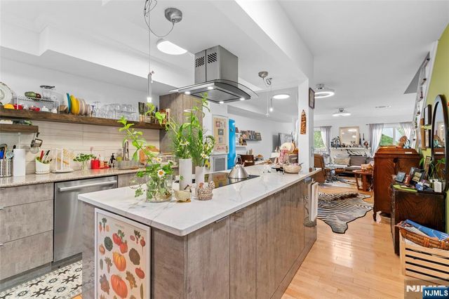 2330 5th Street 8, Fort Lee, NJ 07024