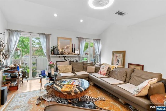 2330 5th Street 8, Fort Lee, NJ 07024