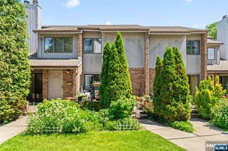 2330 5th Street 8, Fort Lee, NJ 07024