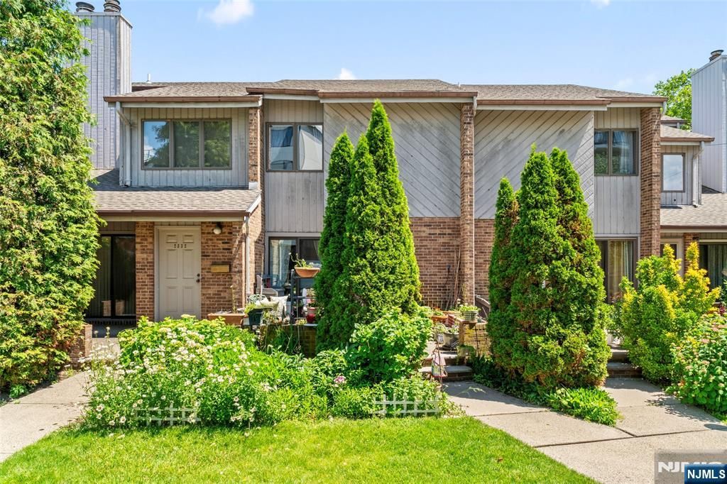 2330 5th Street 8, Fort Lee, NJ 07024