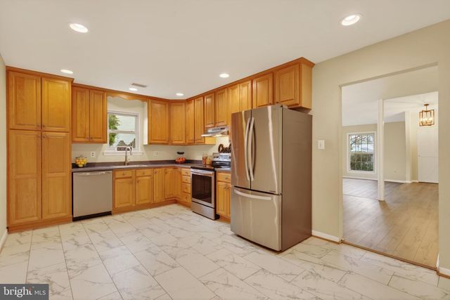 1706 FANTASIA CIR, Herndon, VA 20170