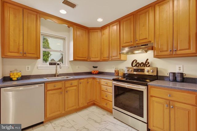 1706 FANTASIA CIR, Herndon, VA 20170