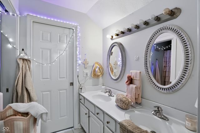 9928 Wading Crane Avenue, Fishers, IN 46055