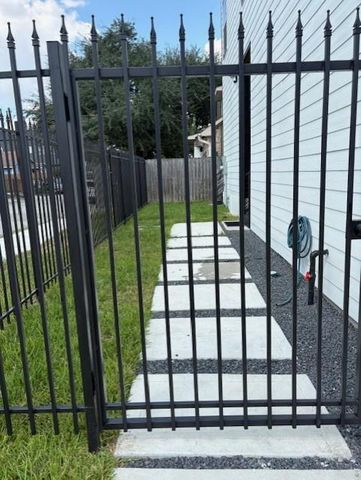 1003 E 33rd Street, Houston, TX 77022