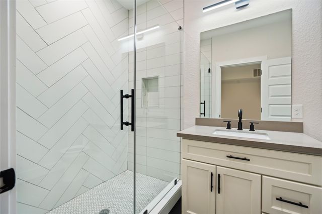 1003 E 33rd Street, Houston, TX 77022