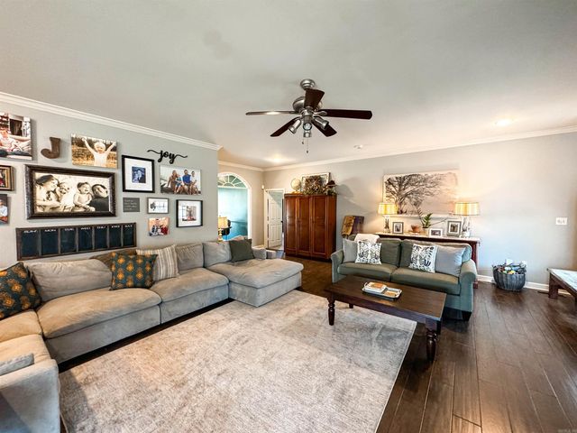 8 Hillcreek Circle, Searcy, AR 72143