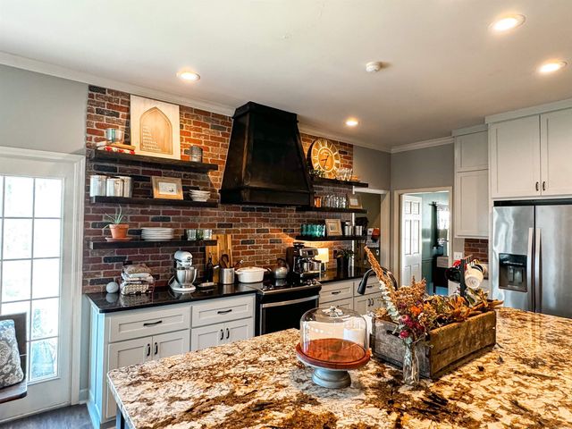 8 Hillcreek Circle, Searcy, AR 72143