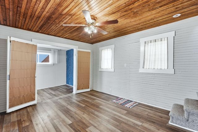 780 Lane 120 Hamilton Lk, Hamilton, IN 46742