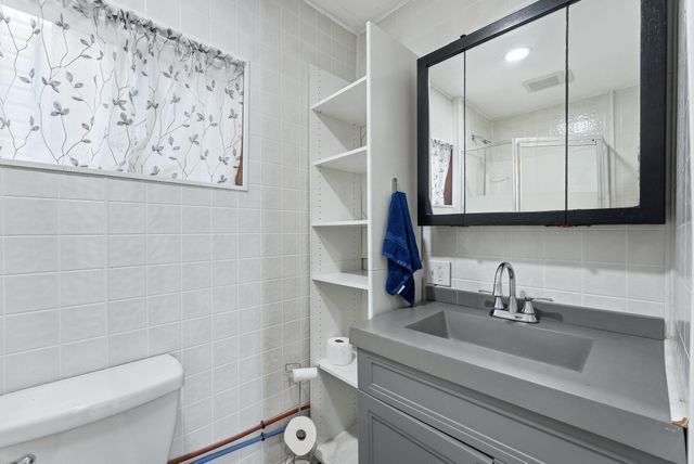780 Lane 120 Hamilton Lk, Hamilton, IN 46742