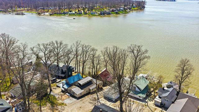 780 Lane 120 Hamilton Lk, Hamilton, IN 46742