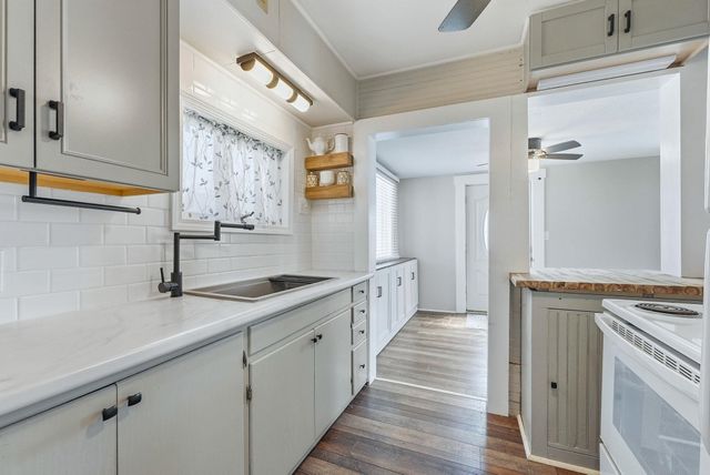 780 Lane 120 Hamilton Lk, Hamilton, IN 46742