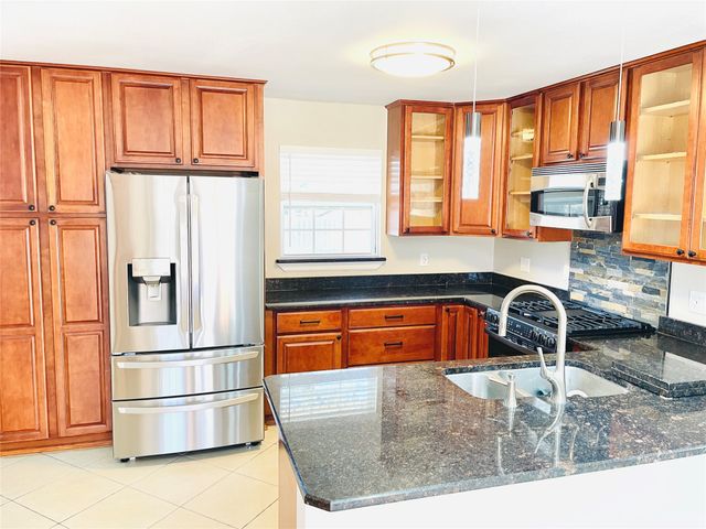 534 E Spring Valley Road E, Richardson, TX 75081