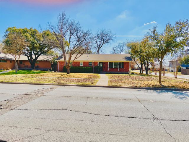 534 E Spring Valley Road E, Richardson, TX 75081
