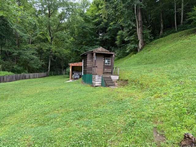 75 Cornwell Station Road, Frenchburg, KY 40322