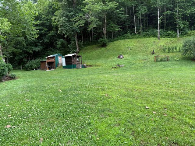 75 Cornwell Station Road, Frenchburg, KY 40322