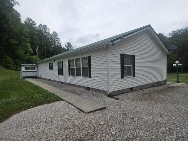 75 Cornwell Station Road, Frenchburg, KY 40322