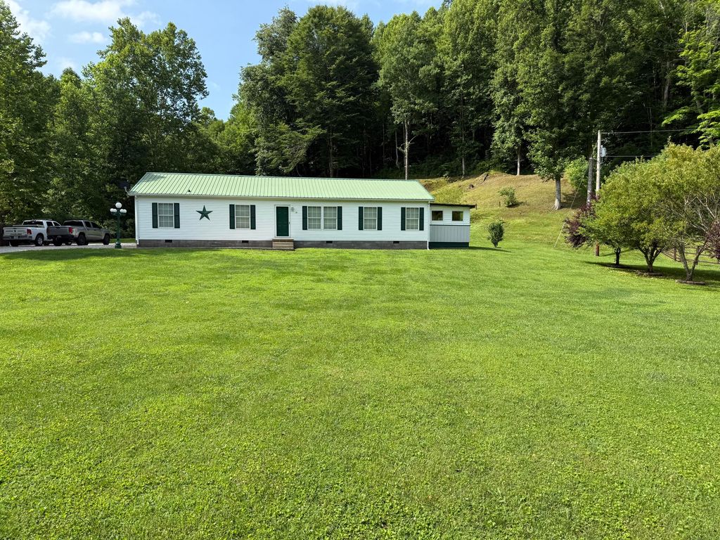 75 Cornwell Station Road, Frenchburg, KY 40322