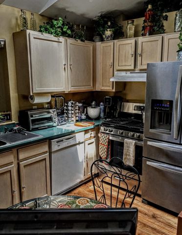558 Thornhill Court, Belleville, MI 48111