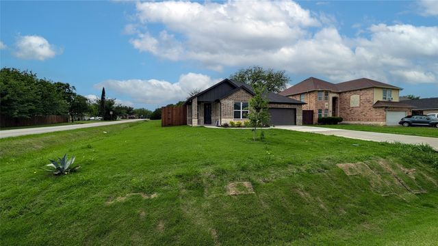 1625 Avenue D, Grand Prairie, TX 75051