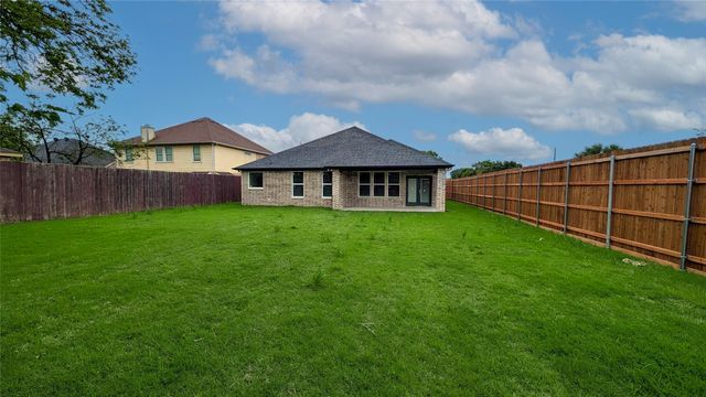 1625 Avenue D, Grand Prairie, TX 75051